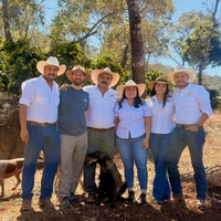 Ozone Green Buyer Roland Glew with the Reyes Family at El Limon.