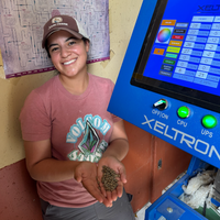 Joyce Calderón with the green coffee colour sorter and sorted coffee at Micro-Beneficio Granitos de Altura del Ortiz in Costa Rica