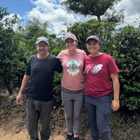 Omar, Joyce and Johana Calderón from Micro-Beneficio Granitos de Altura del Ortiz