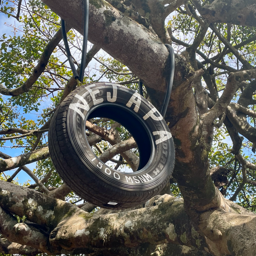 A tyre marking the entrance to Finca Nejapa in Ahuachapán, El Salvador