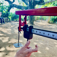 Manual calibration of the weighing scales at Finca Nejapa in Ahuachapán, El Salvador.